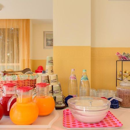 Hotel Nella ริมินี ภายนอก รูปภาพ